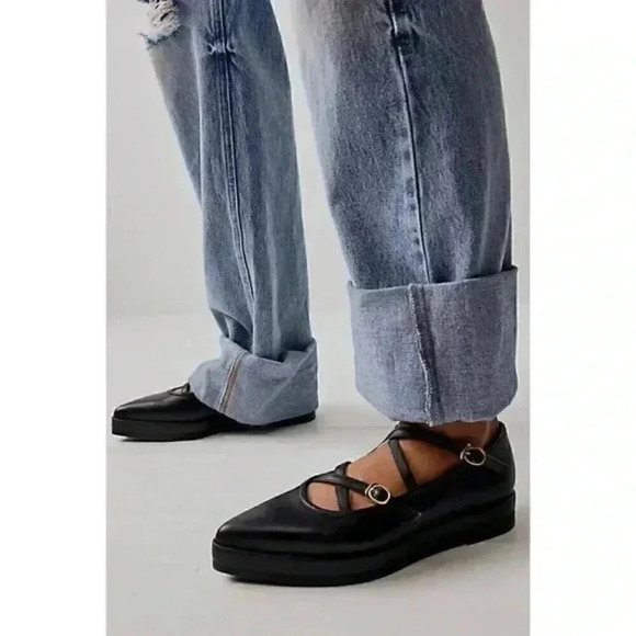 FREE PEOPLE Kriss Kross Black Leather Point Toe Chunky Mary Jane Flats - Picture 1 of 9